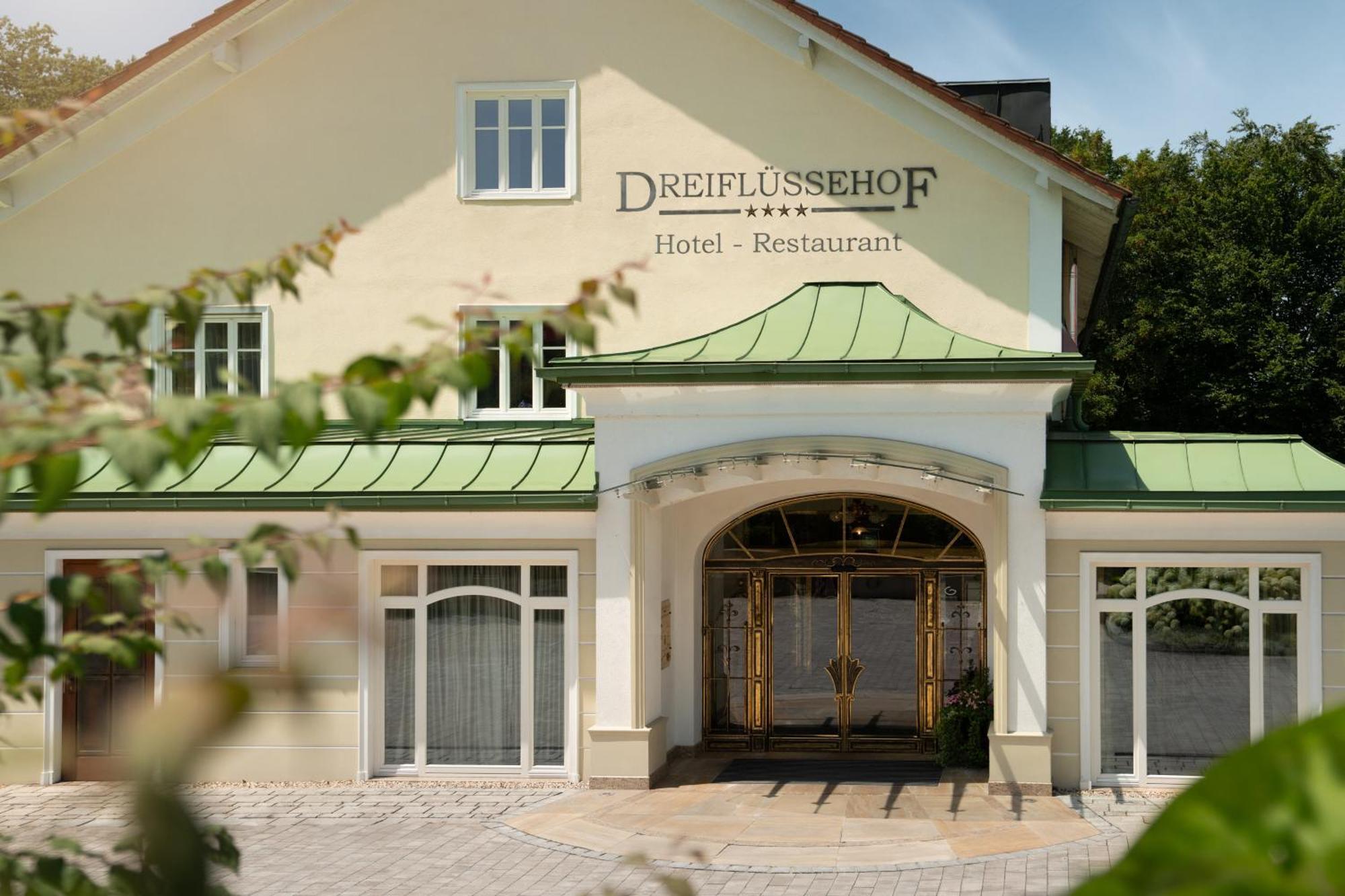 Hotel Dreifluessehof باساو المظهر الخارجي الصورة